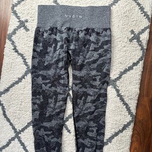 Medium camo nvgtn leggings
